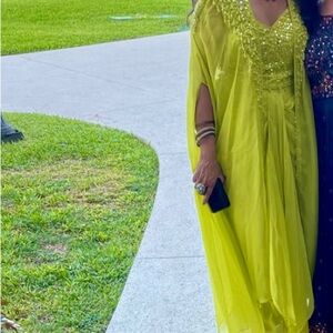 Green outfit best prom dress